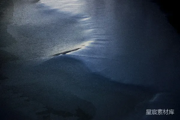 高清摄影 蓝白相间的水面