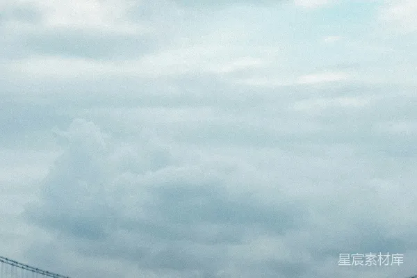 高清摄影 一座跨越一大片水域的大桥