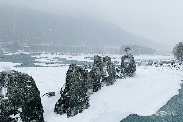 高清摄影 白天覆盖着积雪的灰岩 Formation