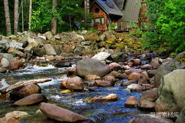 高清摄影 屋前的水流
