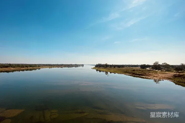 高清摄影 白天棕色土地附近蓝色天空下的水域