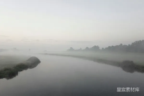 高清摄影 白天湖上的雾气
