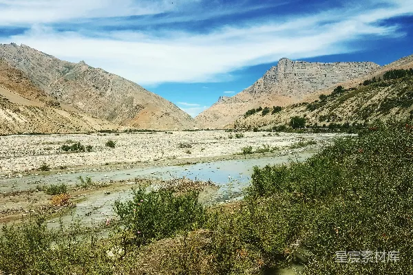 高清摄影 山区中的山谷在白天的日景摄影