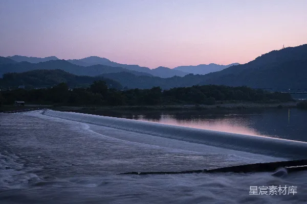 高清摄影 山间白天的水域