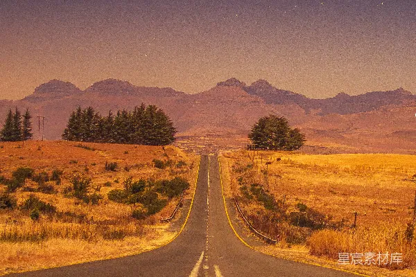 高清摄影 一条长长的空旷公路的景色