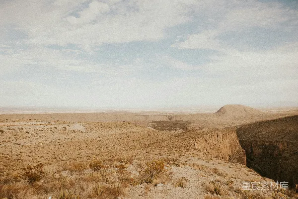 高清摄影 一片荒漠景观中的建筑