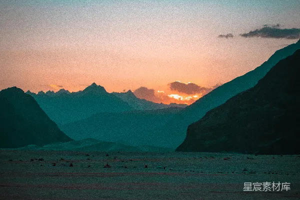 高清摄影 夕阳下山峦的轮廓