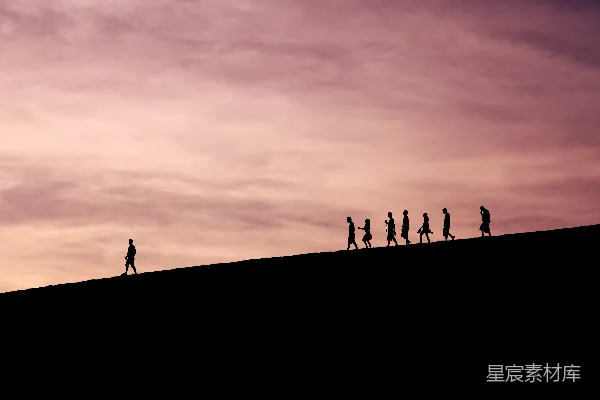 高清摄影 山丘上的 silhouette 人影