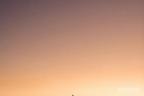 高清摄影 夕阳下的山影