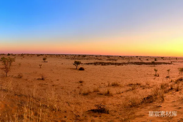 高清摄影 夕阳西下，沙漠 landscape。