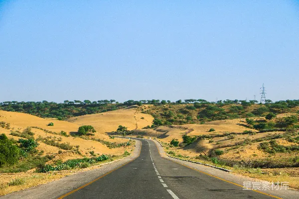 高清摄影 沙漠中一条空旷的道路