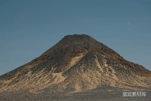 高清摄影 沙漠中一座非常高大的山峰
