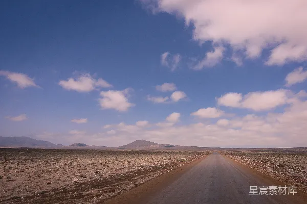 高清摄影 沙漠中一条空荡荡的道路