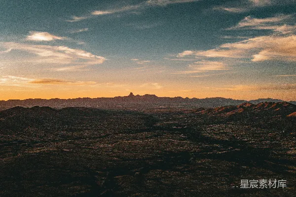 高清摄影 山峦之上，夕阳西下