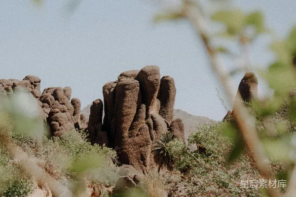 高清摄影 沙漠中一群岩石