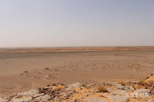 高清摄影 白天白天空中下的棕色沙粒