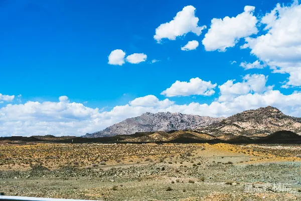 高清摄影 从高速公路上看的一片山峦美景