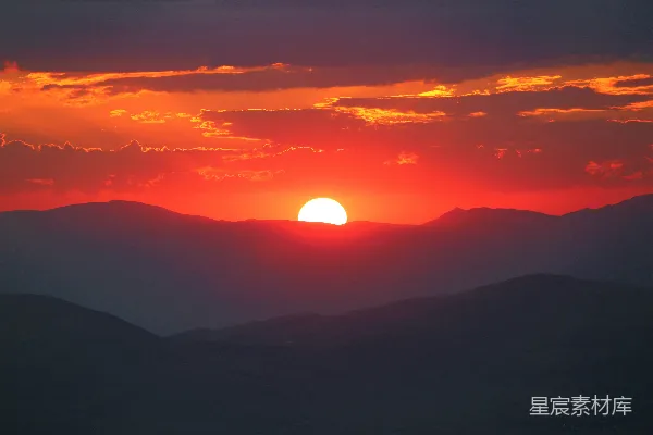 高清摄影 夕阳下的山峦轮廓