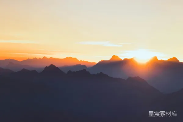 高清摄影 夕阳下的山影