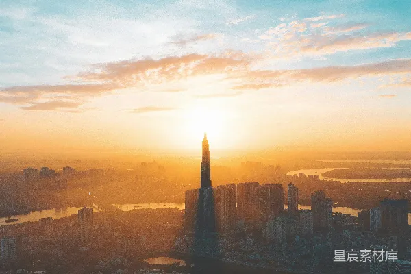 高清摄影 城市黄昏时分的天际线与阴云天空的照片或景象