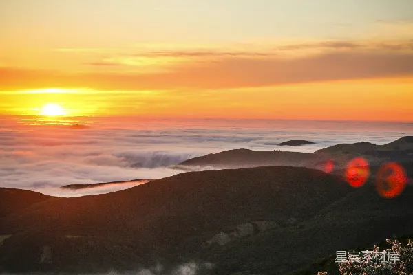 高清摄影 云和山间的太阳