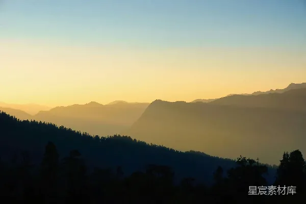 高清摄影 山峦之上夕阳西下
