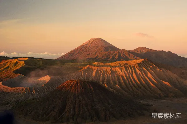 高清摄影 飞机上看的一片山峦美景