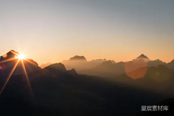 高清摄影 夕阳下的山影
