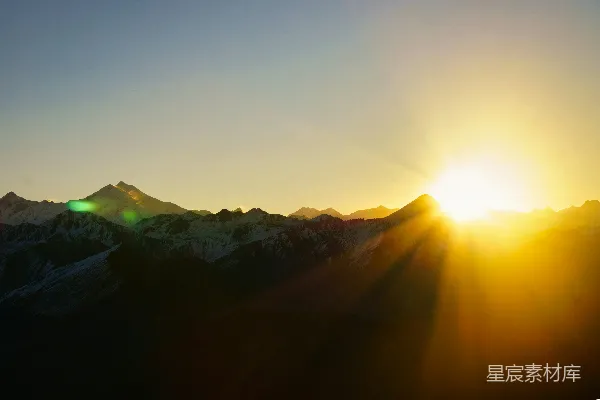 高清摄影 山峦之上夕阳西下