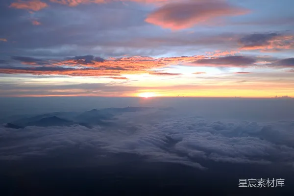 高清摄影 朝霞中的白云