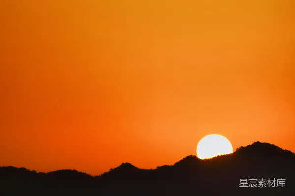 高清摄影 山峦之上夕阳西下