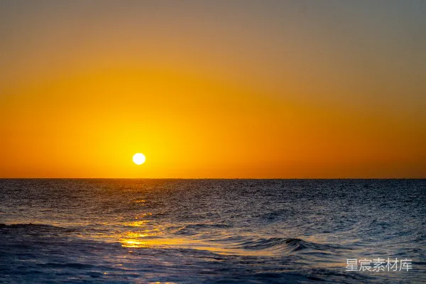 高清摄影 夕阳下的水面