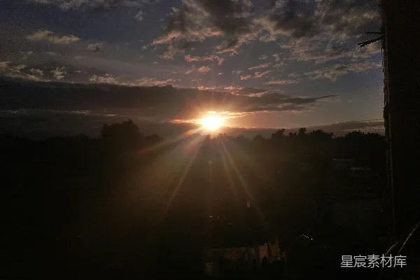 高清摄影 低角度拍摄的阳光 rays