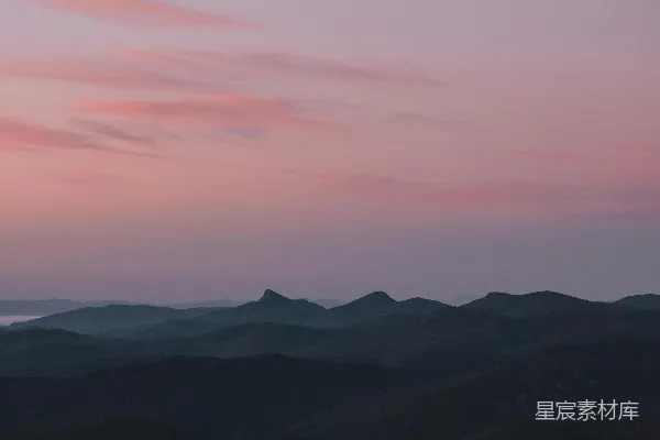 高清摄影 粉色天空下的山影
