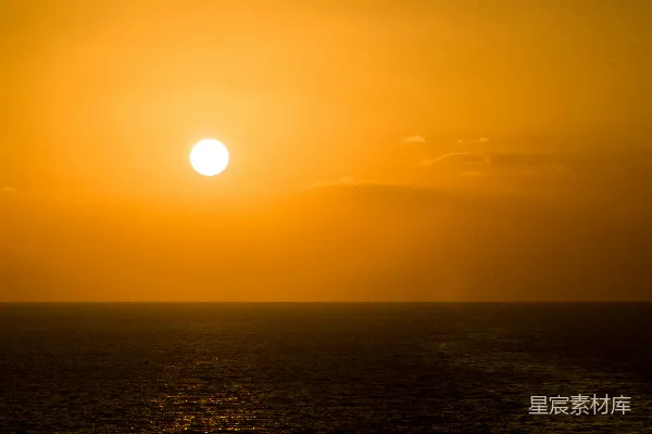 高清摄影 夕阳西下于地平线之上