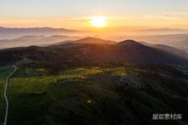 高清摄影 山峦之上夕阳西下