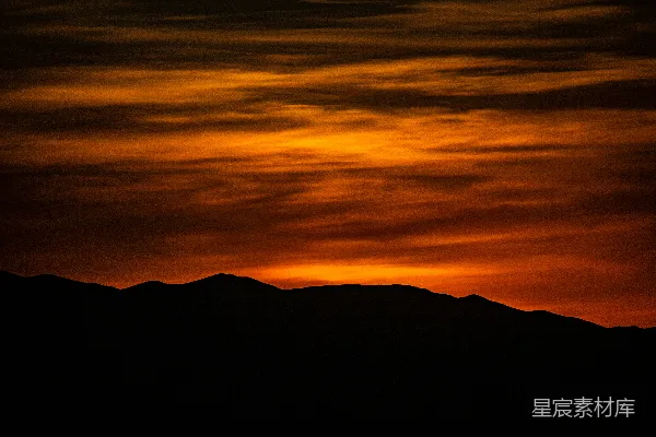 高清摄影 夕阳下的山影