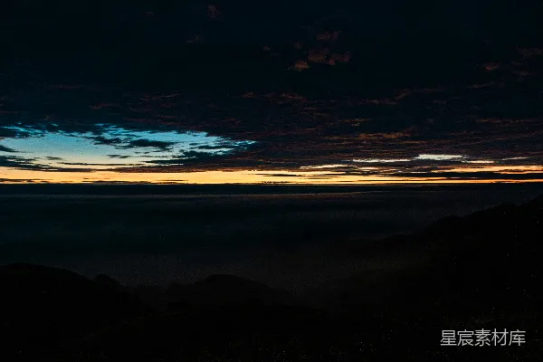 高清摄影 山顶上俯瞰天空和云层的景象