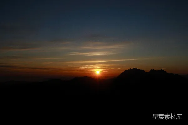 高清摄影 山峦之上夕阳西下