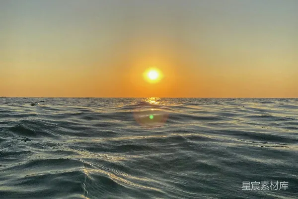 高清摄影 夕阳下的水域