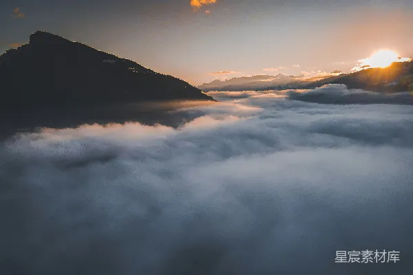 高清摄影 山间傍晚时分的白云