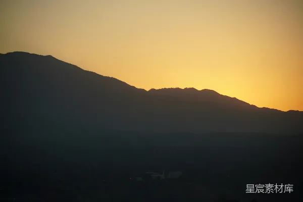 高清摄影 山峦之上夕阳西下