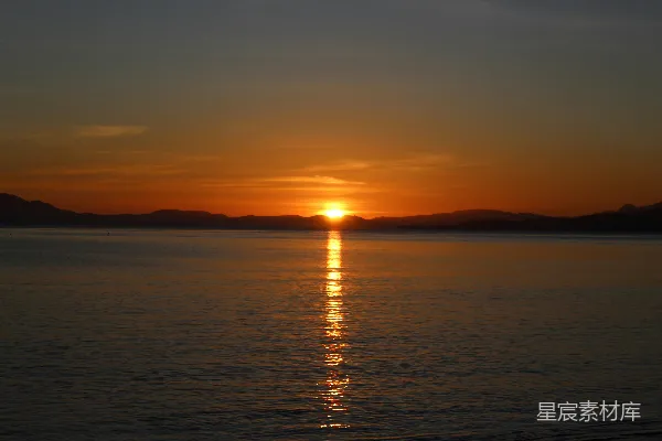 高清摄影 夕阳下的水域