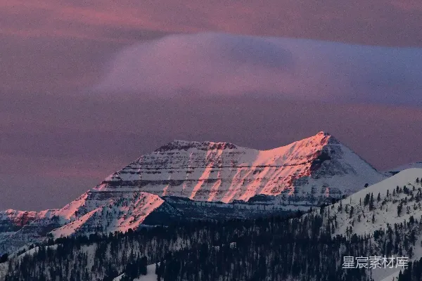 高清摄影 紫天下的雪山