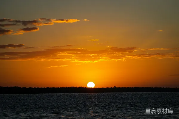 高清摄影 夕阳下的水面