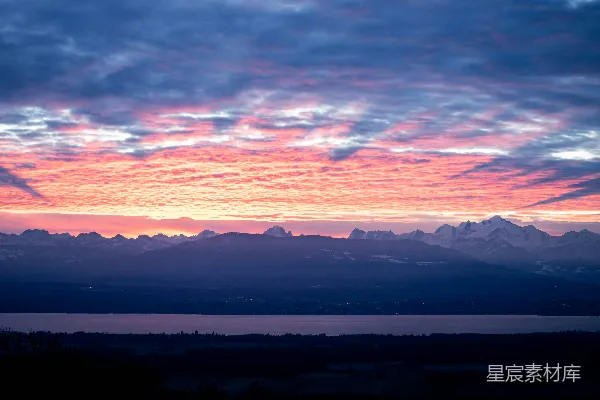 高清摄影 山峦之上，夕阳西下