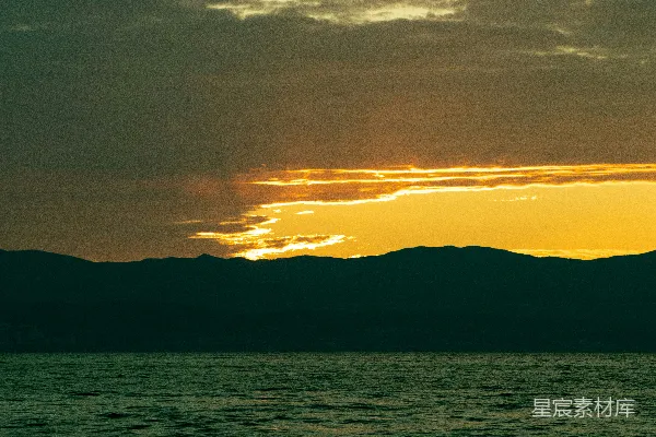 高清摄影 山峦之上夕阳西下