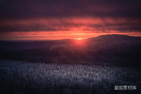 高清摄影 山峦之上夕阳西下