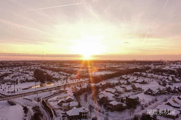 高清摄影 夕阳落下雪镇之上