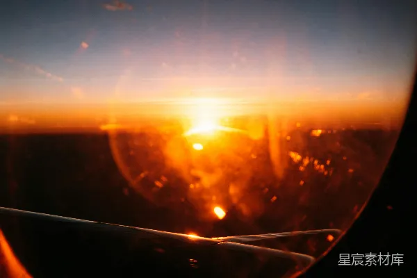 高清摄影 透过飞机窗户看太阳的景象